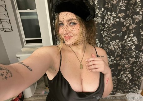 nyxxiepixie schauspielerin nette galerie