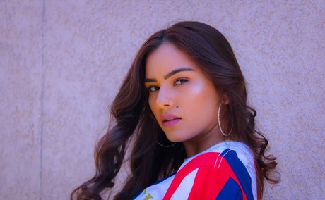 Sukh Bains top hübsche foto