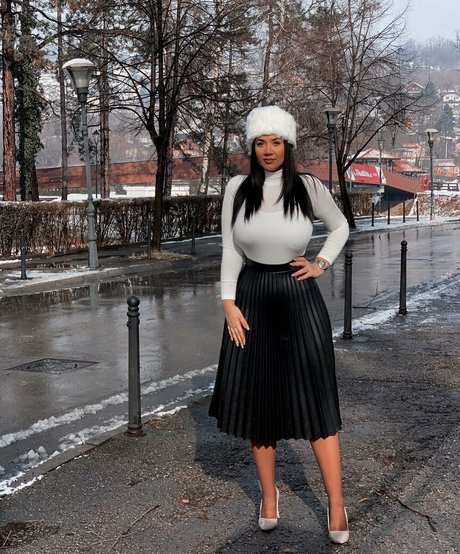 Emina Jahi hd erotische bilder