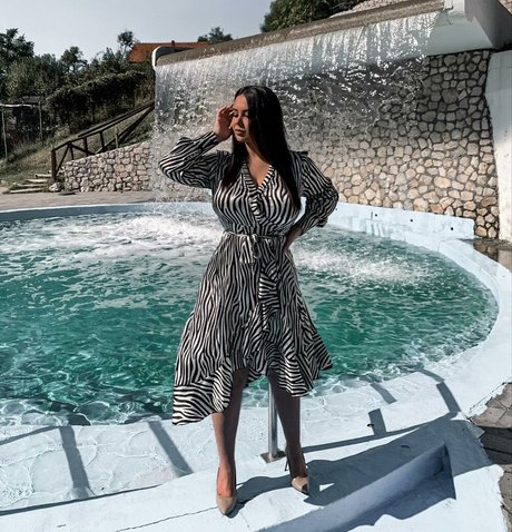 Emina Jahi nackt akt bilder