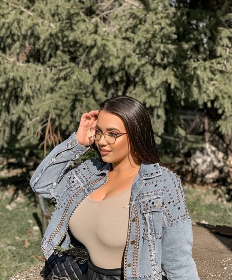 Emina Jahi nackt archiv