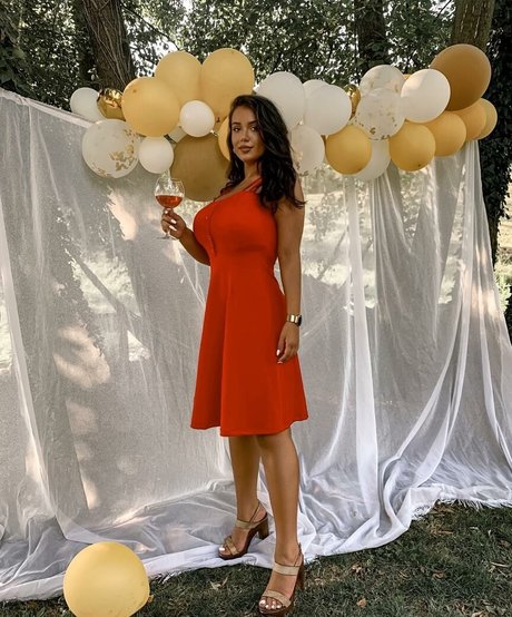 Emina Jahi pornostar schöne galerien