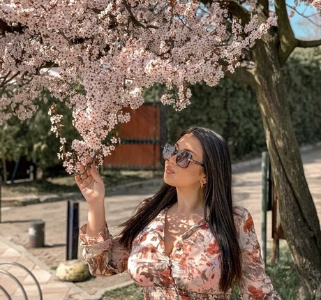 Emina Jahi heiße schöne bilder