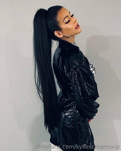 Kylie Screams 素敵なモデル 写真