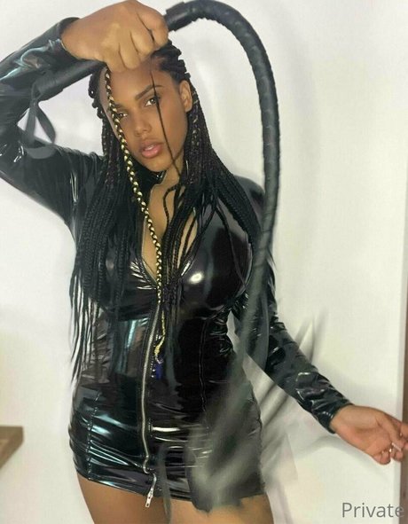 痴女妻オンリーファンズ ヌード 写真