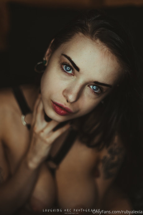 エボニートップオンリーファン 裸 ギャラリー