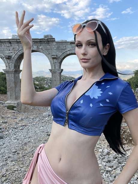 ぽっちゃりブルネットオンリーファンズ アート裸 写真