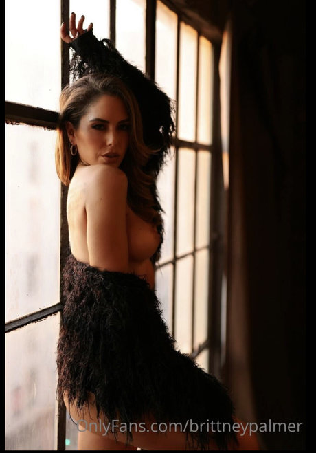 Brittney Palmer 独占モデル ギャラリー