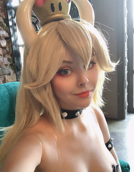 ティックトックスター オンリーファンズ ポルノ 画像