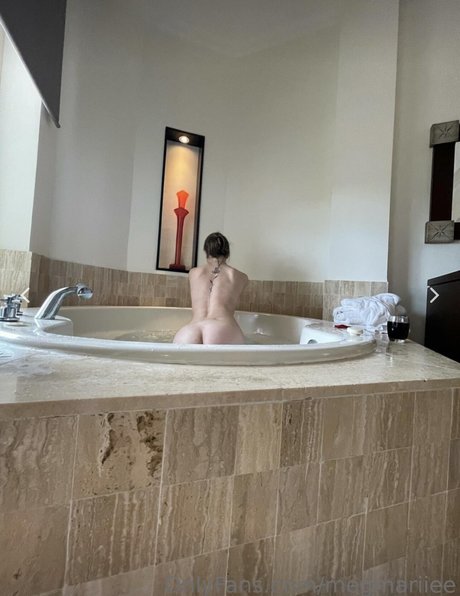 巨乳ランジェリーオンリーファンズ アダルト 写真