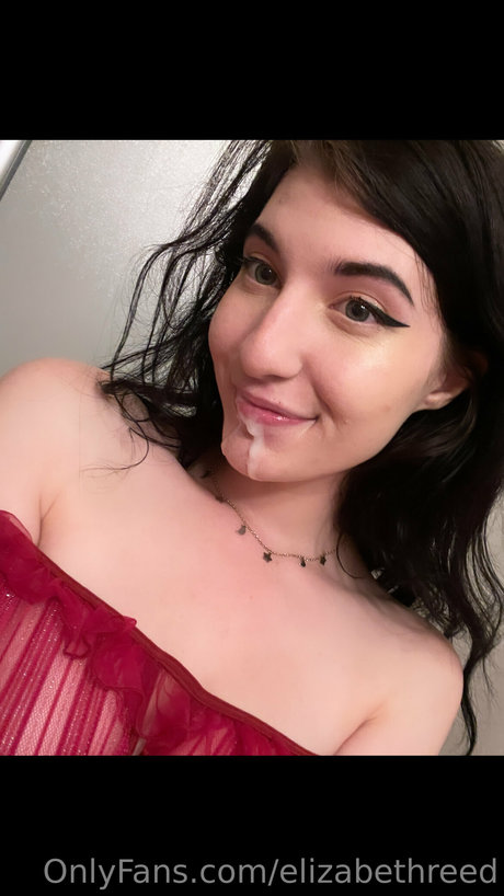 尖ったおっぱいオンリーファンズ ヌード 写真