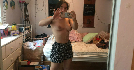 Eliza Chau 無料のポルノスター 画像