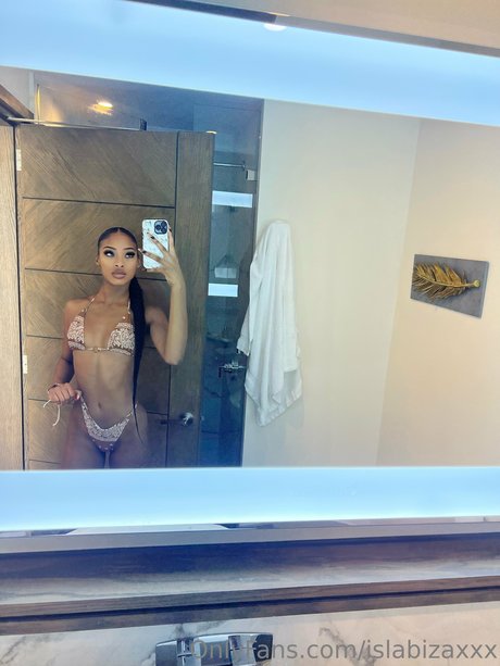 Isla Biza エロティックなモデル ギャラリー