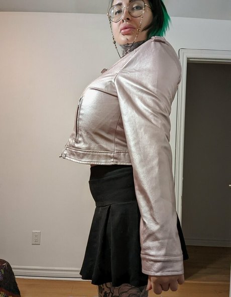 曲線美の女の子オンリーファンズ パーフェクト 写真