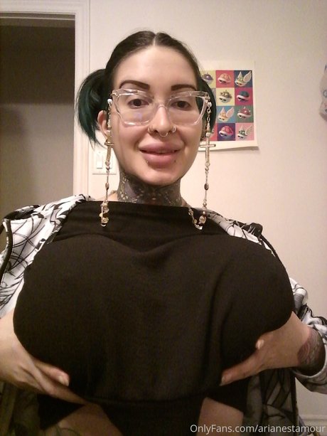 スペードのクイーン オンリーファンズ アート裸 写真