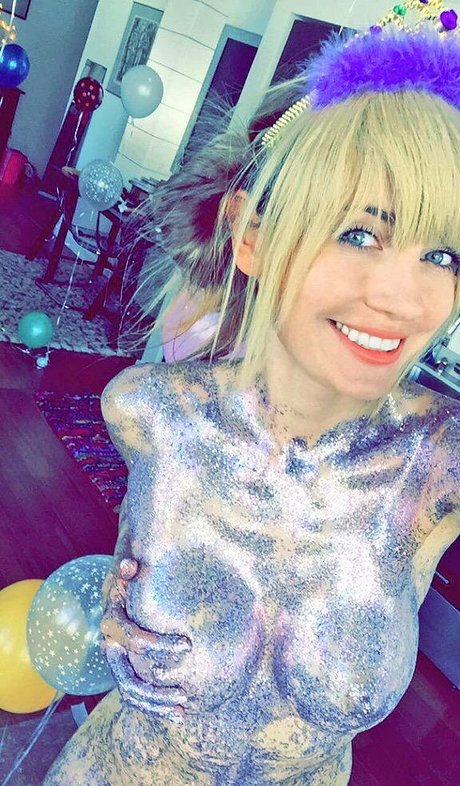 巨乳タトゥーオンリーファンズ えろた 写真