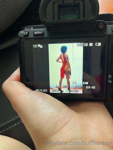 womanwearingred エロティックモデル 画像