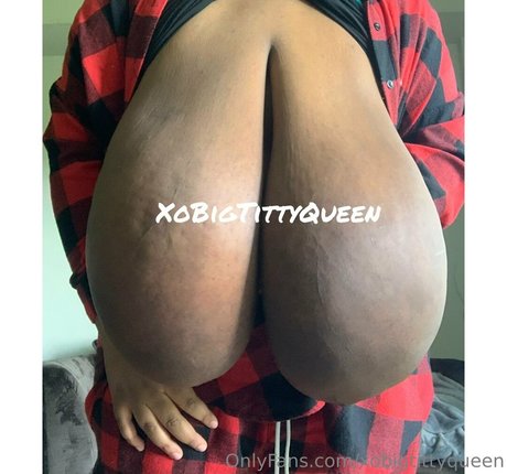 XoBigTittyQueen 写真集