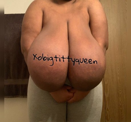 XoBigTittyQueen xxxスター 写真