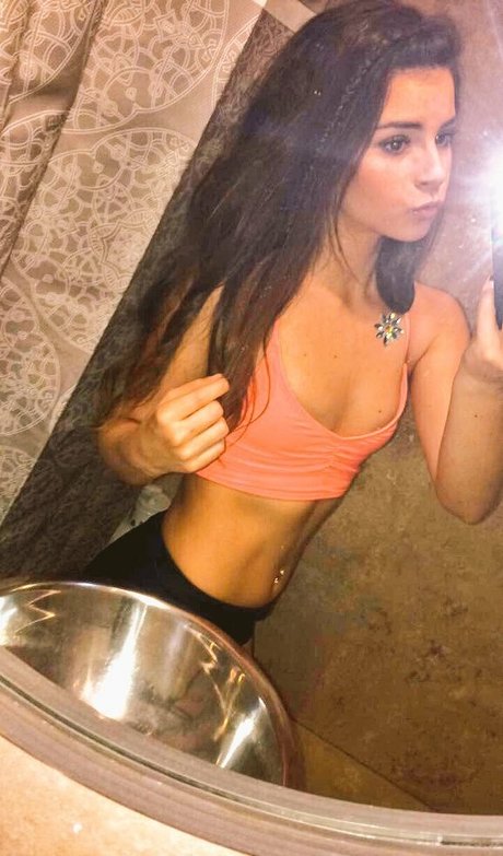 曲線美のオンリーファンズ ヌード 画像