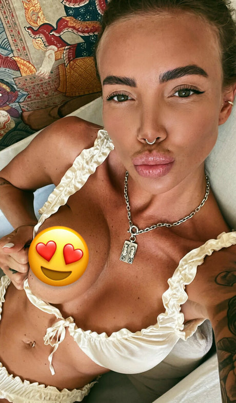 Anna Aksyuk セクシーなポルノスター 写真