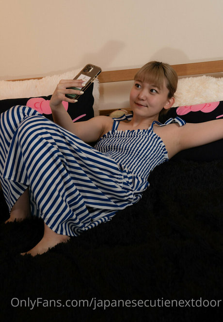 柔軟なティーンオンリーファン ヌード 画像