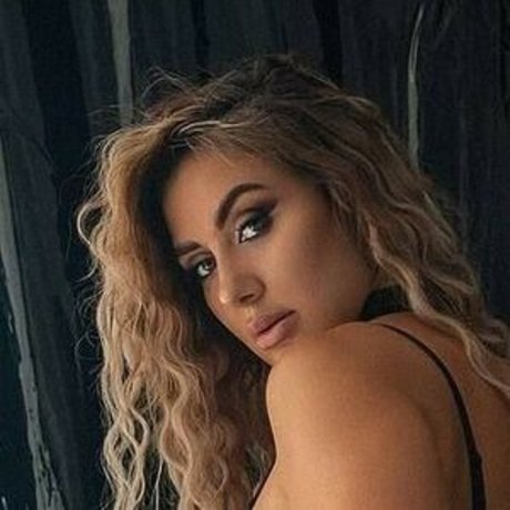 Mira Baglioni 無料モデル 写真