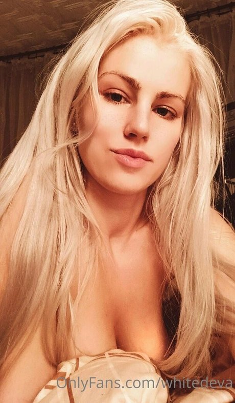 Whitedeva Maddy ポルノスター セクシー 写真