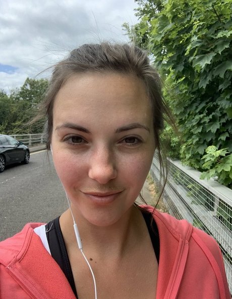 セーリングオンリーファンズ セクシー裸 写真