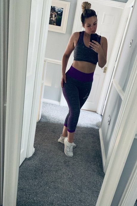 Sophia Knight 裸の女優 ギャラリー