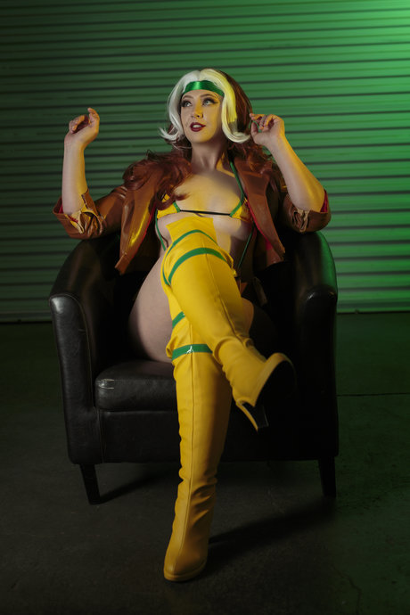 フィットネス 裸 オンリーファンズ 可愛い 画像