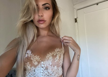 パンツを食い込ませるオンリーファンズ ホットセクシー 画像