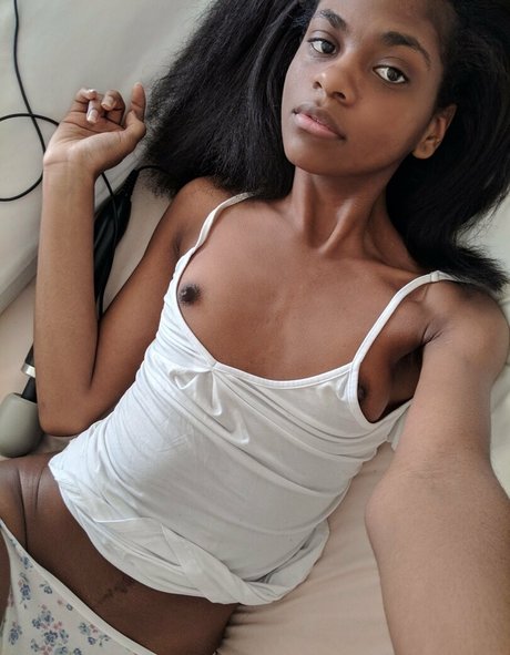 イギリスのおばあちゃんオンリーファンズ セクシー 写真