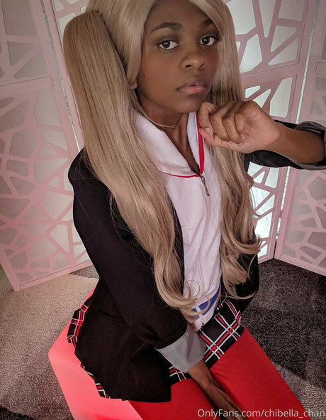 曲線美のランジェリーオンリーファンズ セクシー 画像