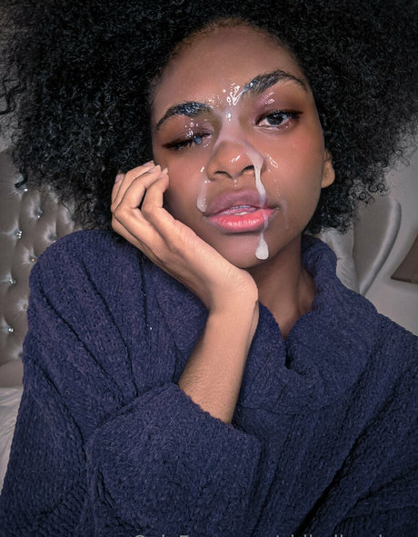 キティ・ウェット・オンリーファンズ ポルノ 写真