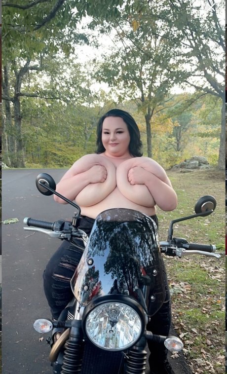 黒檀の熟女オンリーファンズ 裸 ギャラリー