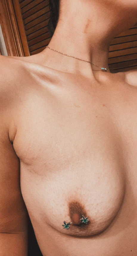 アナルオーガズム オンリーファンズ 無料ヌード 写真