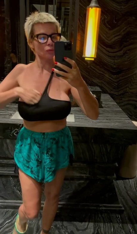 Nadya Basinger ヌードのポルノスター ギャラリー