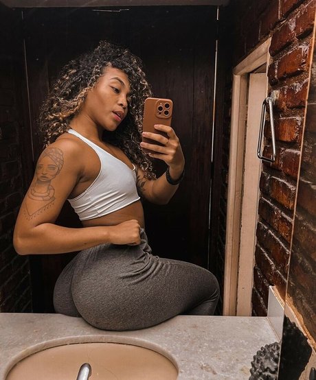 Luiza Vilela モデル 写真