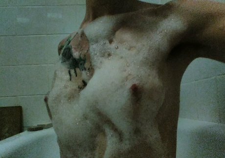 ブロンドのxxx オンリーファンズ アート裸 画像