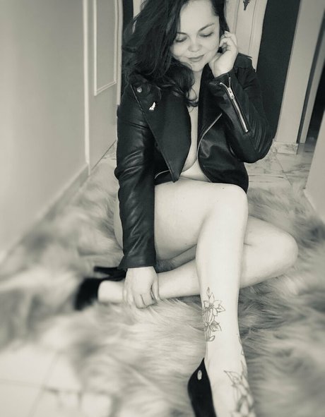 肉厚熟女オンリーファンズ 無料 写真