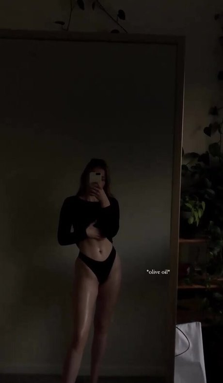 曲線美のランジェリーオンリーファンズ セクシーxxx 画像