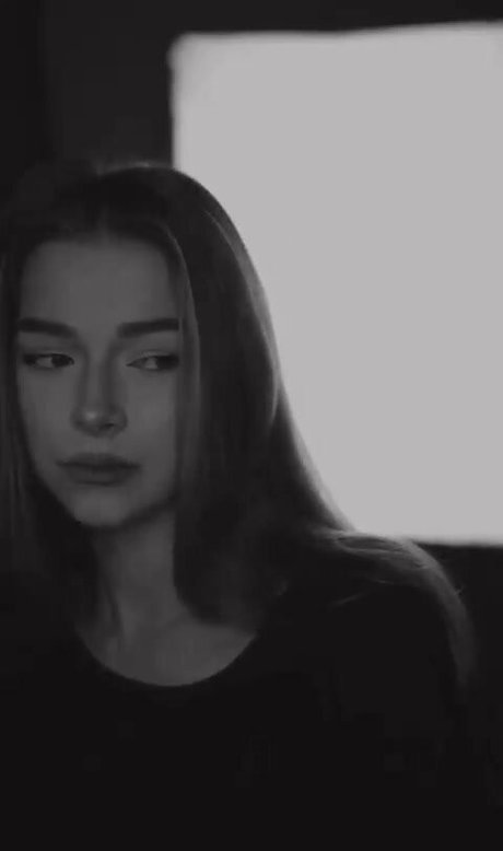 Nerushimav ポルノスター 写真