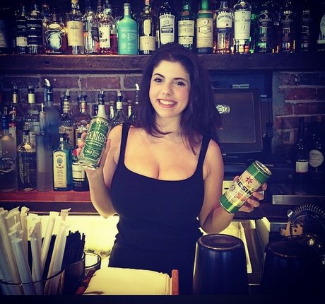 Emily H Barry HD女優 画像