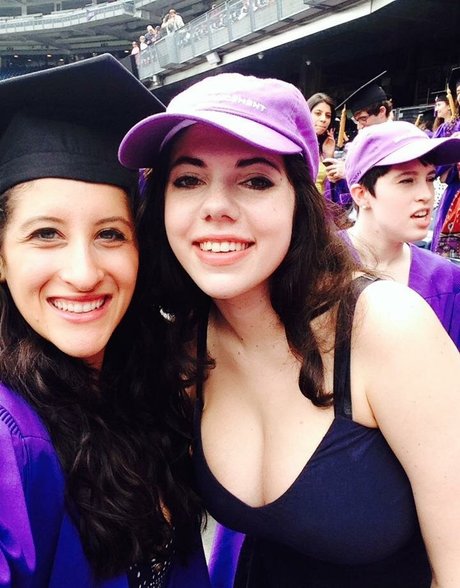 Emily H Barry スター 裸 ギャラリー