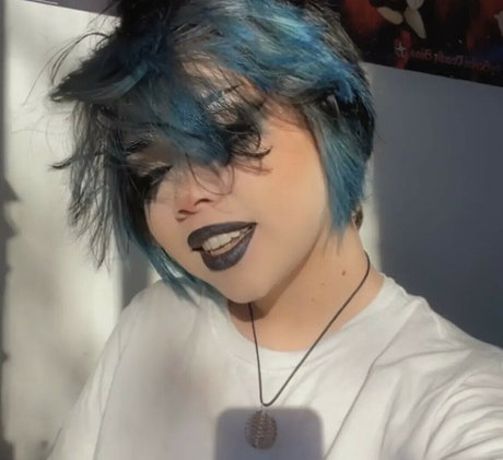 lynzzieleggat ポルノスター 裸 画像