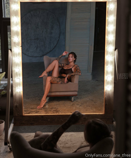 レズビアン乱交オンリーファンズ セクシーヌード 写真