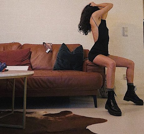 Bella Caramella ホットなモデル 写真