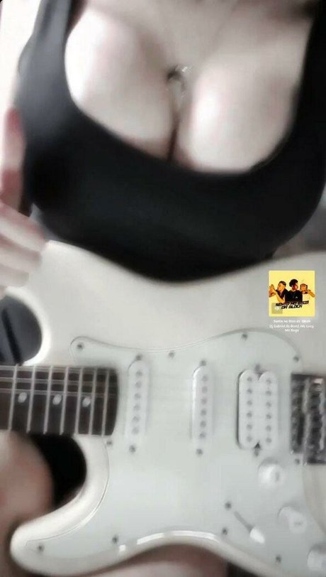 Antigremista Bialaurt エロティック女優 画像