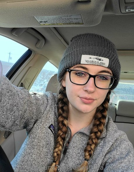 Anastasia Grace 裸のスター 写真